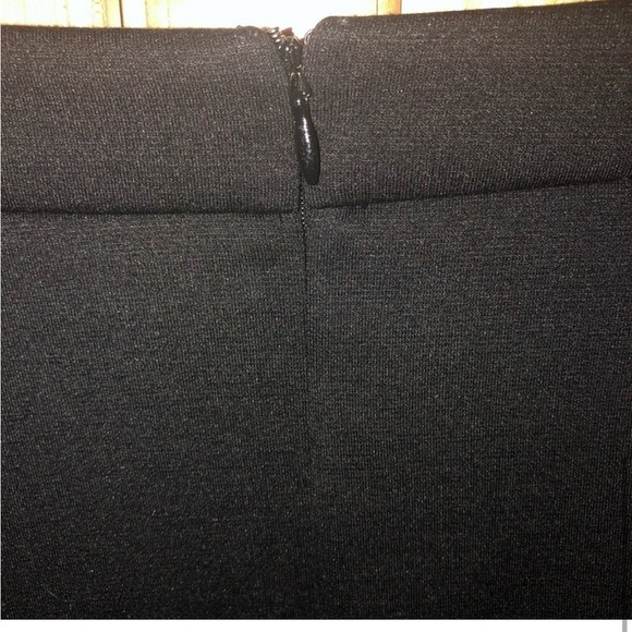 DANA Buchman Black Skirt Size 10 Gold Zippers Back Slit Knee Length Career
Work - Picture 6 of 8